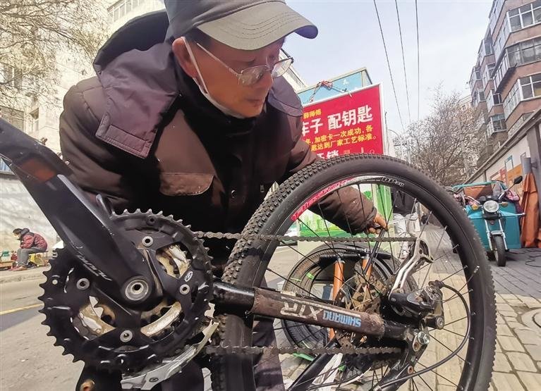 你家门口"小修小补"还在吗？寻访兰州街头宝藏手艺人