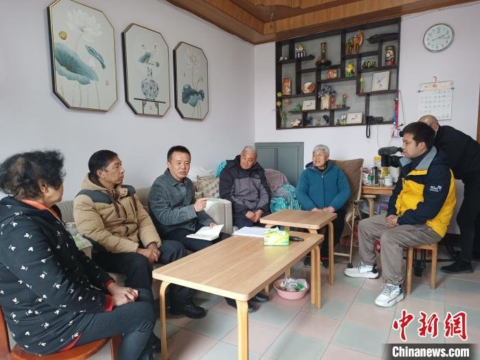 工作中的张义民。　受访人供图