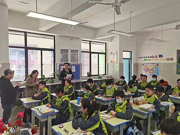 教室建设有“馨”意,谱写班级新风采——48中肥东分校开展教室环境布置评比活动凤凰网安徽_凤凰网