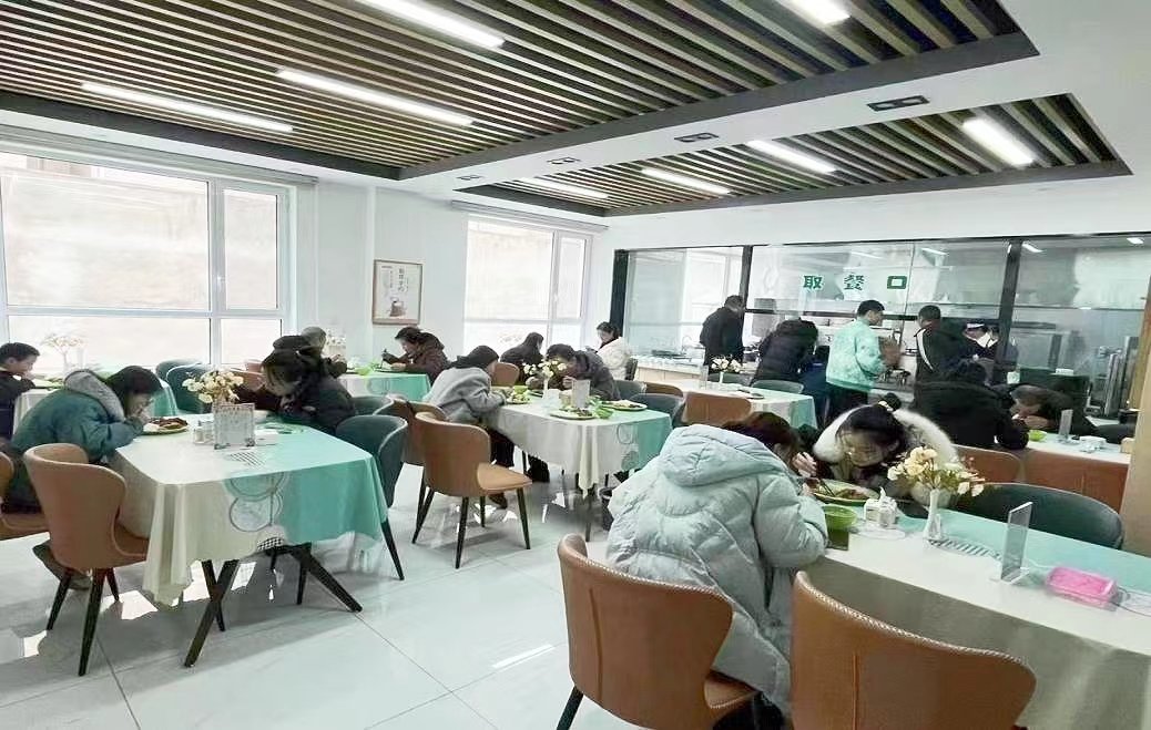 华亭开设社区餐厅 银发族家门口享“幸福滋味”