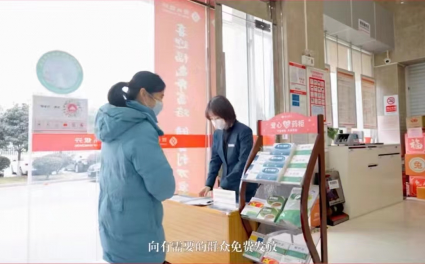 疫情期间，赣州银行营业部在营业厅设立“爱心药柜”，免费向有需求的客户发放药品