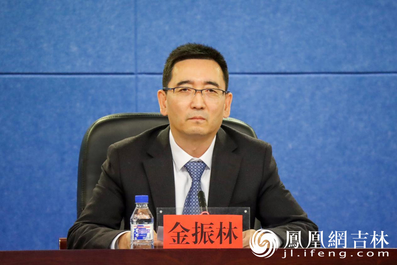 吉林省文化和旅游厅副厅长金振林就冰雪资源普查的主要成果和相关情况进行介绍和解读。 凤凰网吉林 龙晓宁摄