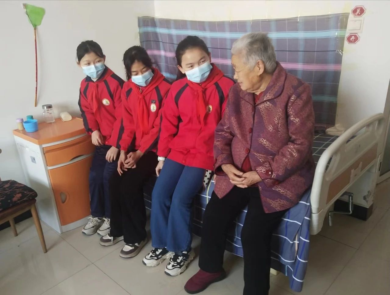 河北宁晋县教育系统掀起学雷锋活动热潮
