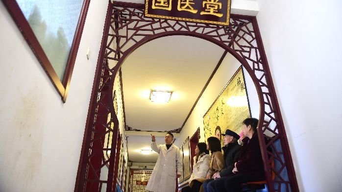 国办:推动中医药振兴,每个县级中医医院将建成2个中医特色优势专科_凤凰网