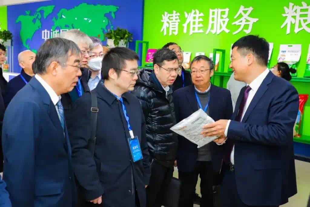 中诚国联公司“中原学者工作站”“河南省多功能药肥工程技术研究中心”揭牌