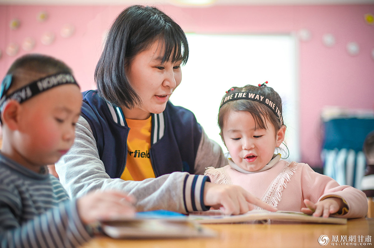 老师们通过集体课、个别化教学、言语矫治、亲子课堂等课程，帮助孩子们走出无声世界。李德宇 摄