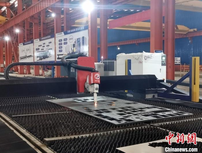 图为奔腾(河南)智能制造生产车间。 刘鹏 摄