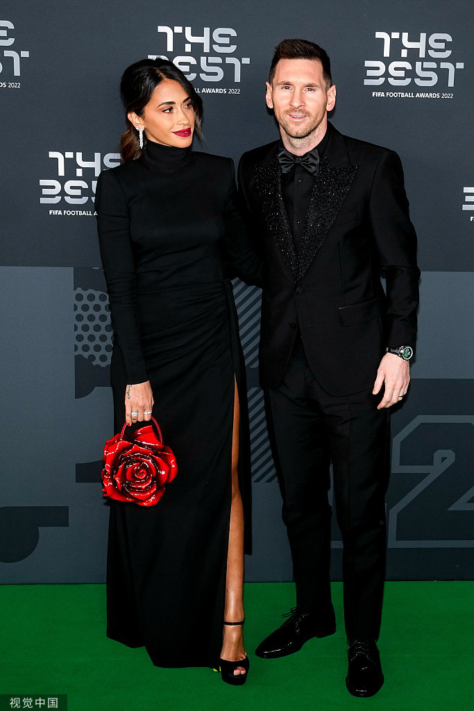 梅西和妻子出席颁奖典礼。