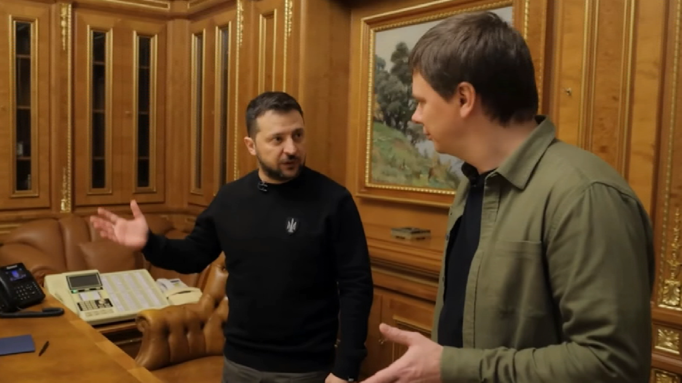 俄乌冲突周年主题纪录片：乌克兰总统向记者展示过去一年住所