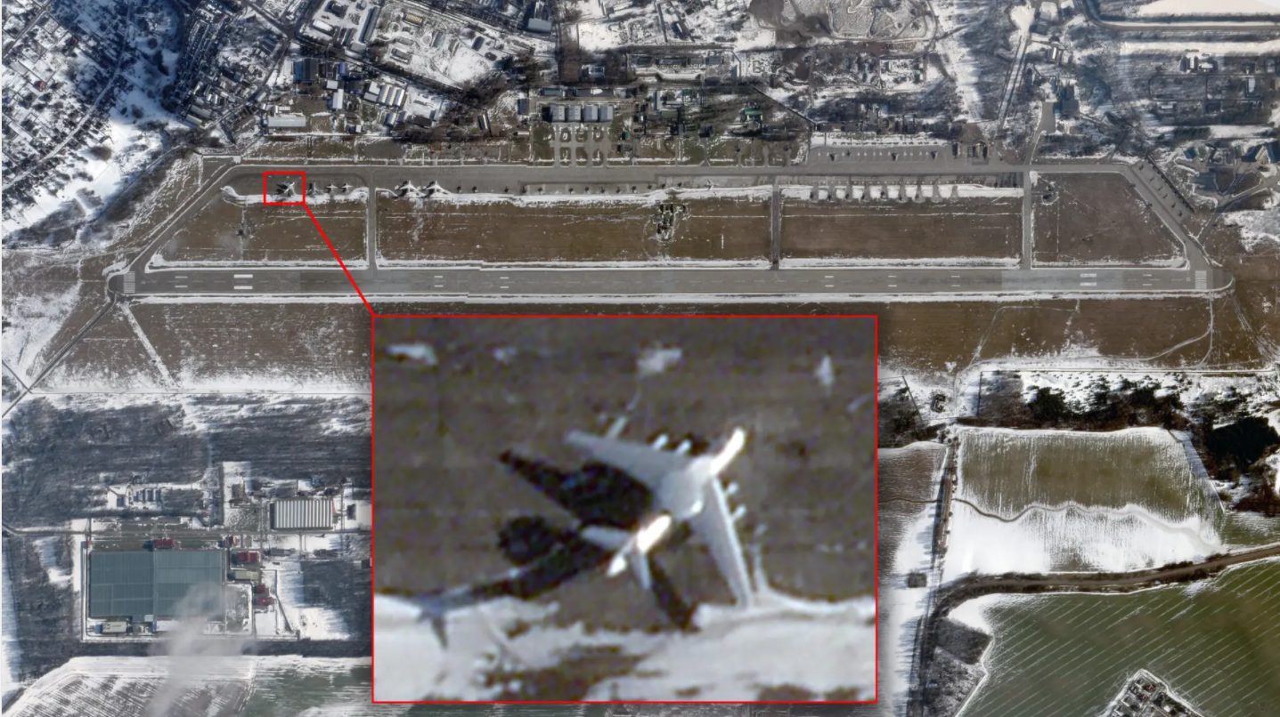 在白俄罗斯马丘利什奇空军基地的俄军A-50U预警机，拍摄于2月19日 图源：The Drive
