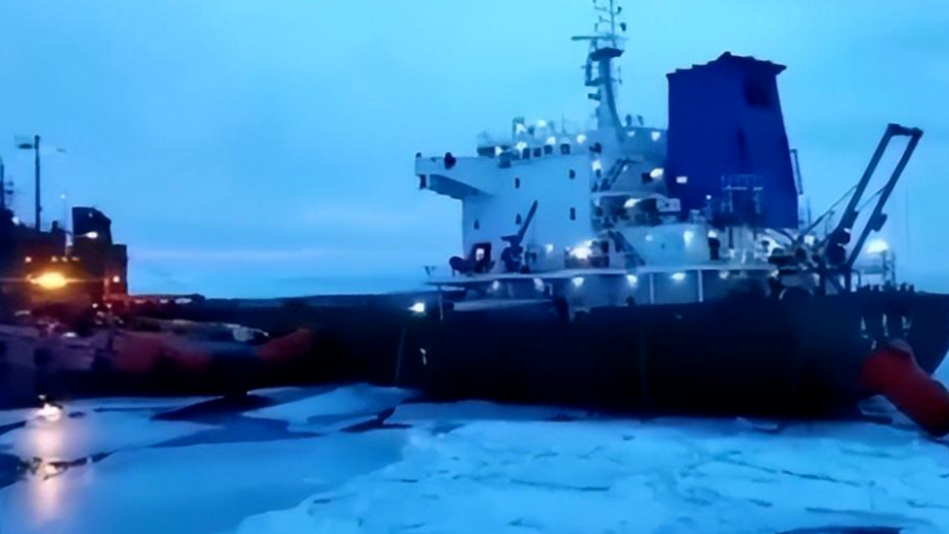 凤凰早报|中国货船在鞑靼海峡沉没;官方通报干部5天培训中4天酒局