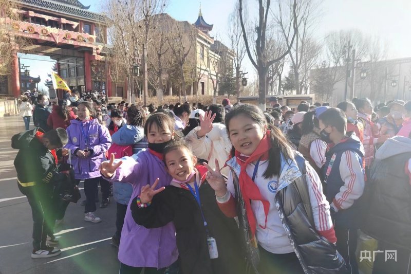 2400名中小学生参加当天的研学活动（央广网发 嘉峪关市委宣传部 供图）