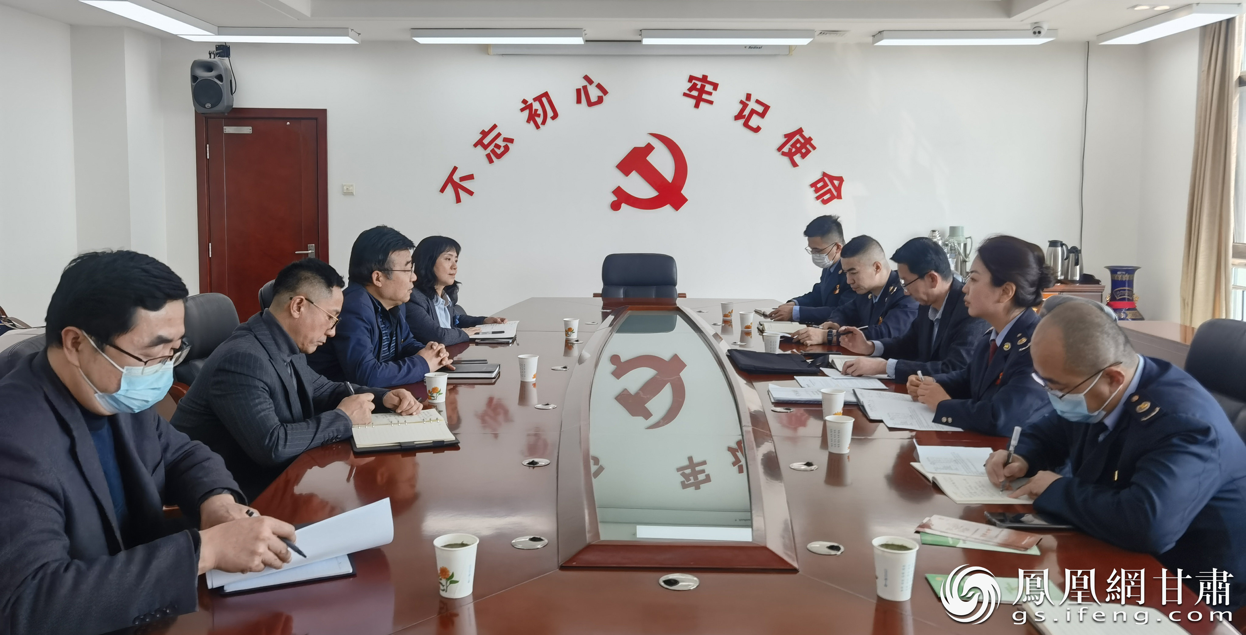 兰州市城关区税务局帮办专家同兰州日报社相关人员开展税企座谈会 兰州市城关区税务局供图