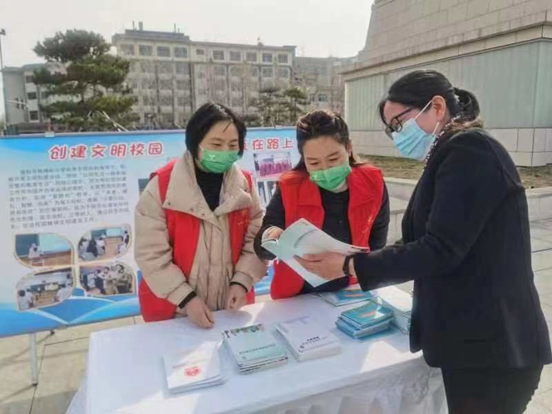 参与球迷互动话题投票赢取限定周边共同为巴克莱中心注入不灭呐喊