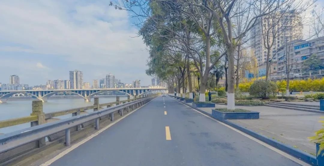 △内江市市区内干净的街景。/微博@内江文旅