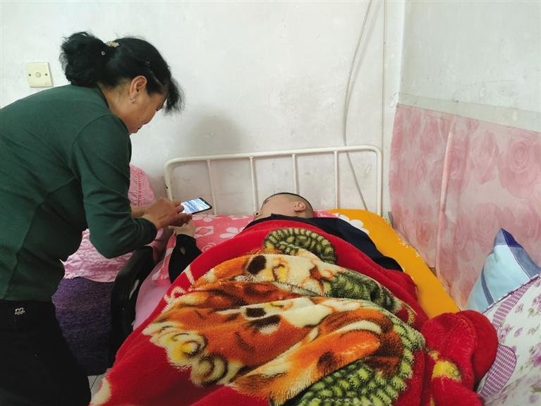 照顾吕元明睡觉