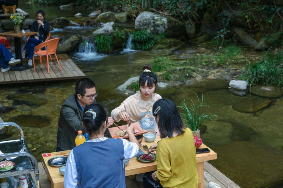 婺源篁岭油菜花全面盛放！拉开中国春季踏青赏花序幕