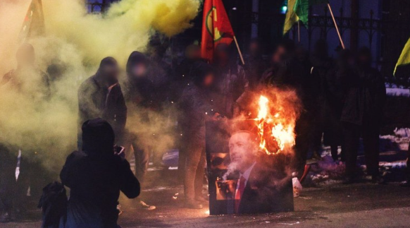 凤凰早报|中国货船在鞑靼海峡沉没;官方通报干部5天培训中4天酒局