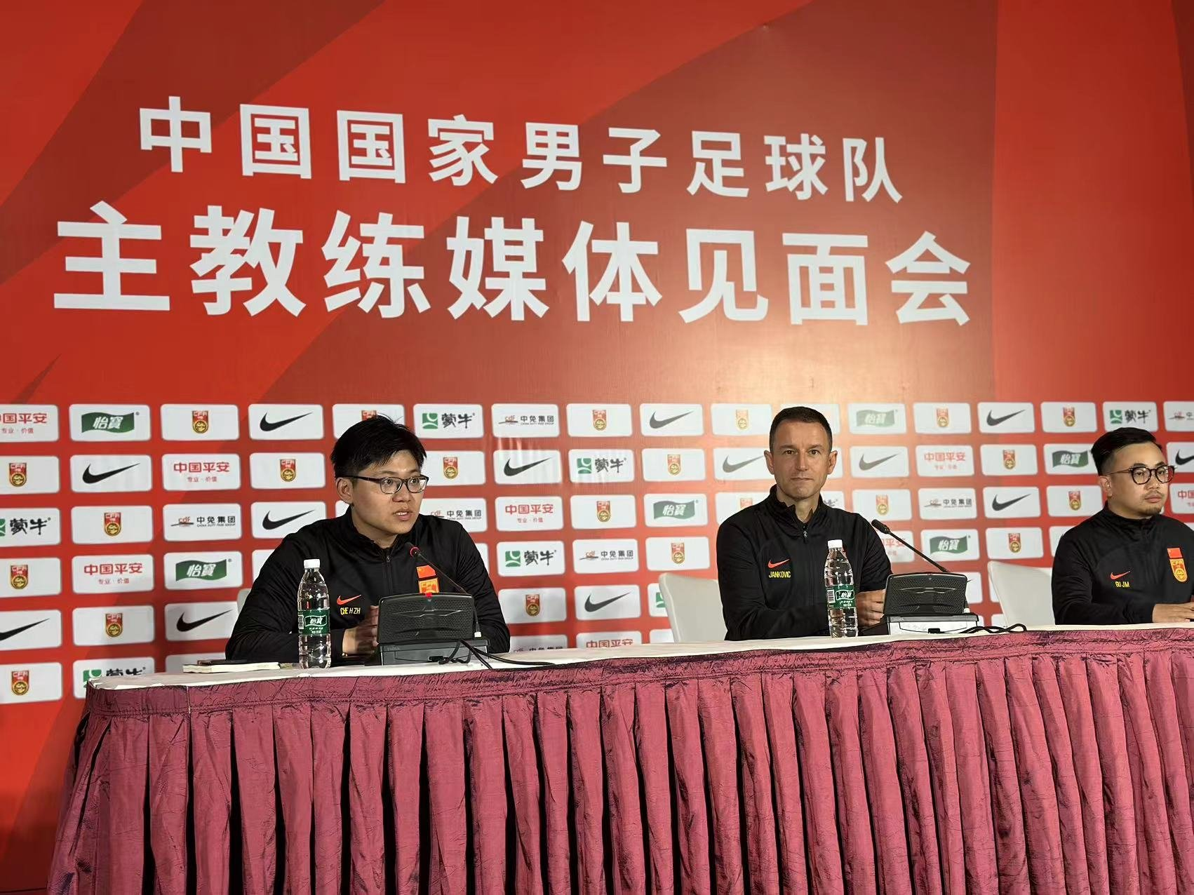 凤凰晚报|姚明回应新疆男篮退出CBA;国足新帅明确冲击2026世界杯