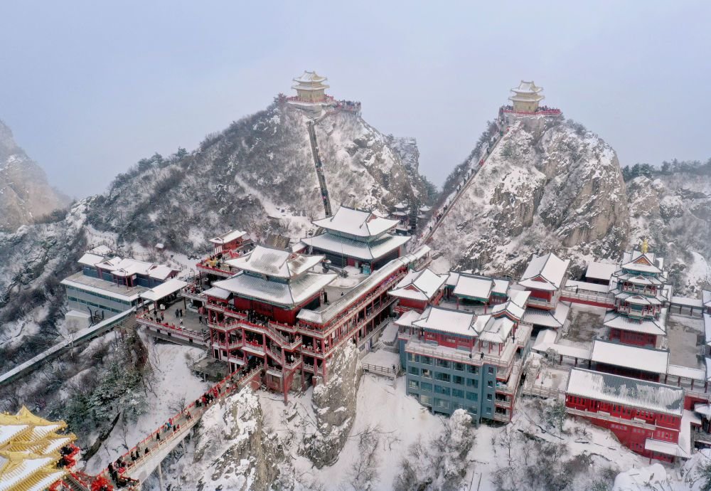 ↑这是2月23日拍摄的洛阳市栾川县老君山风景区（无人机照片）。