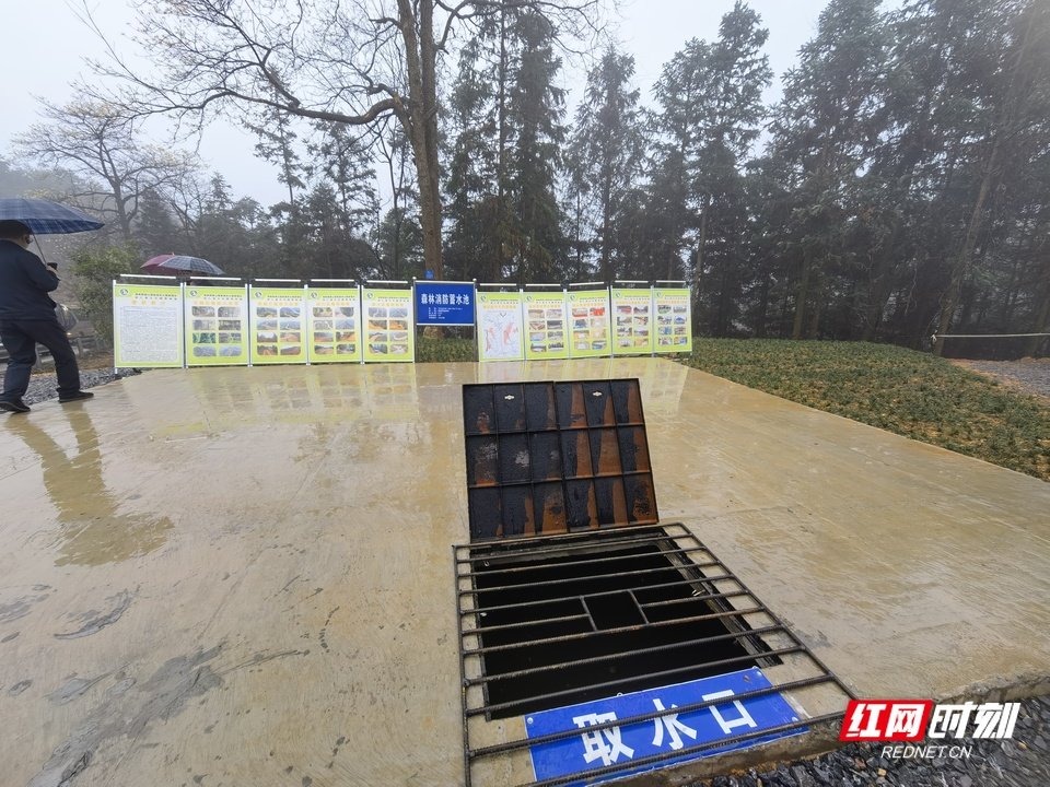 图为森林消防蓄水池取水口。