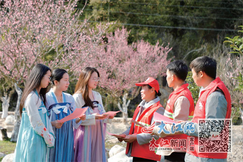 萍乡武功山风景名胜区石溪百鸟园的梅花竞相绽放。视觉江西 谢凌阳 摄