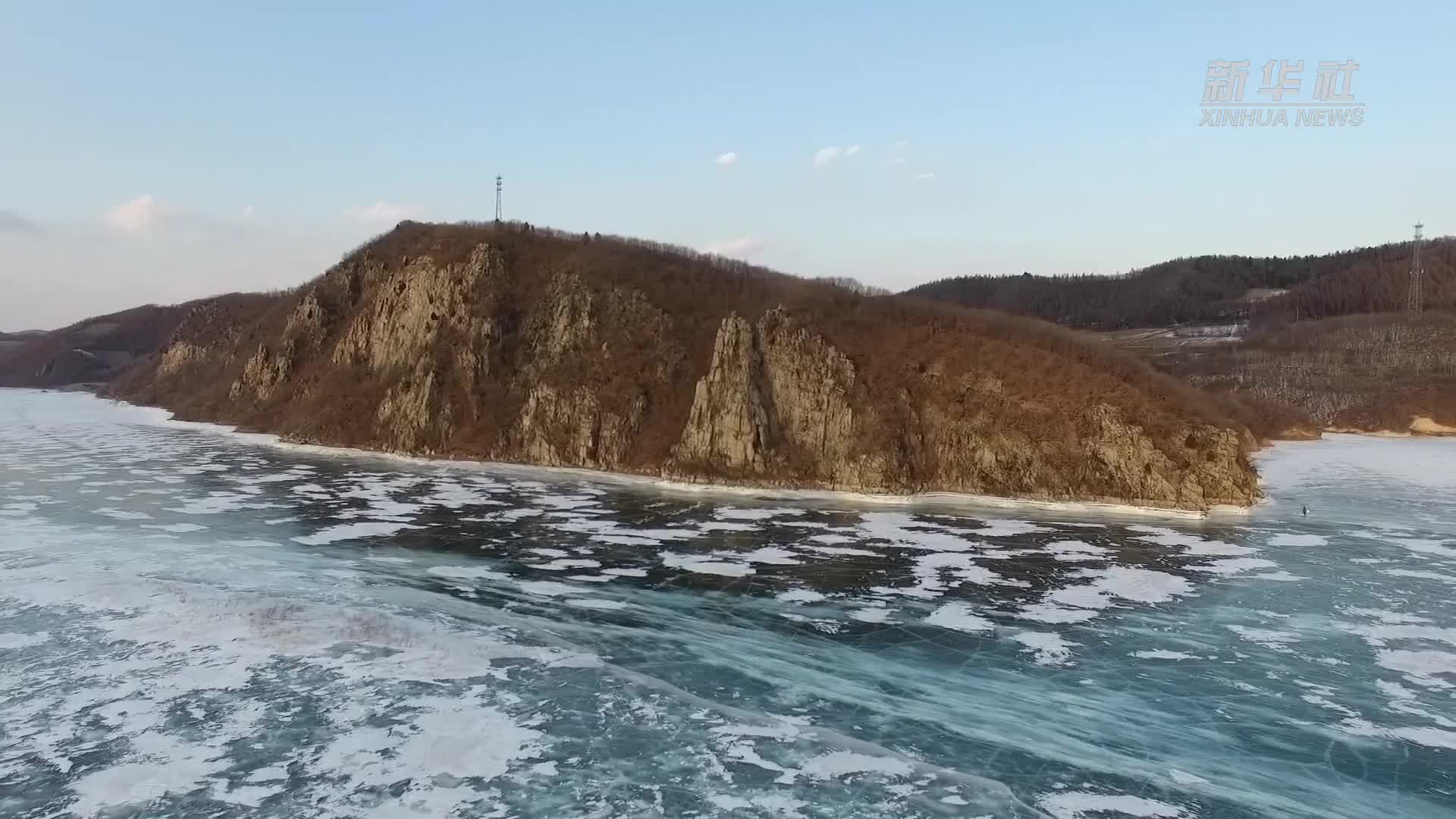 黑龙江海林：莲花湖现“冰泡”美景
