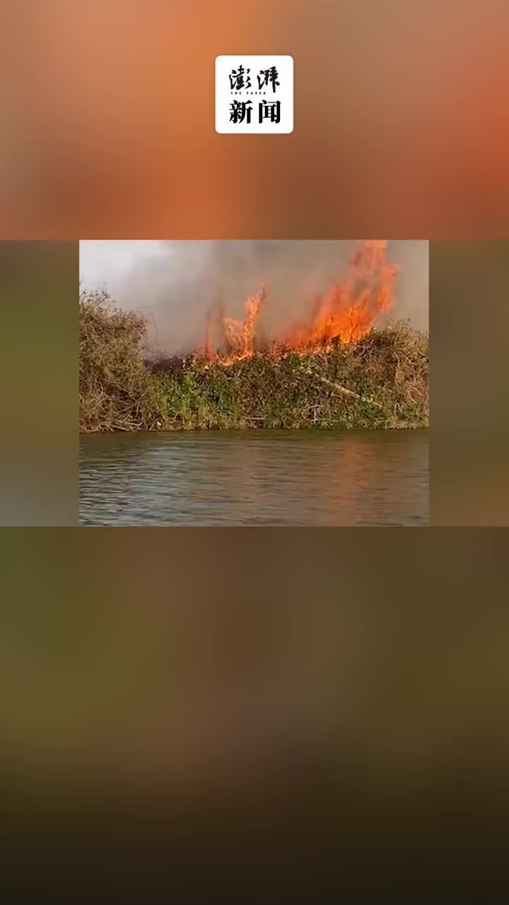 摩托艇甩尾掀水花灭火，消防：他们很热心