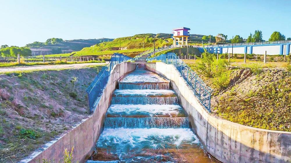 供水工程渠里汩汩流淌的洮河水