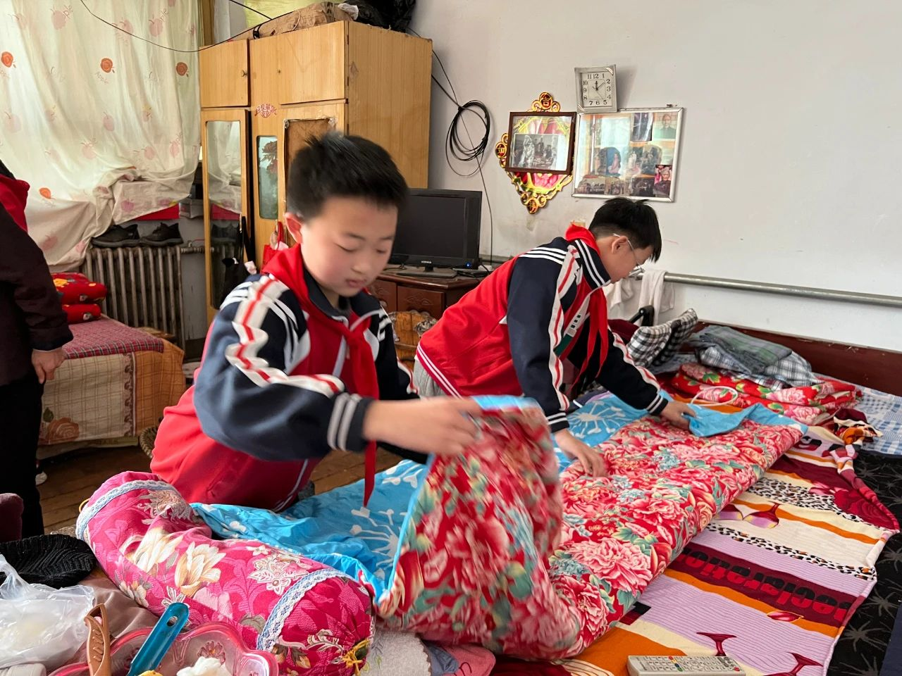 河北宁晋县教育系统掀起学雷锋活动热潮