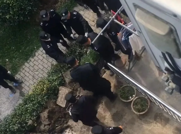 凤凰早报|中国货船在鞑靼海峡沉没;官方通报干部5天培训中4天酒局