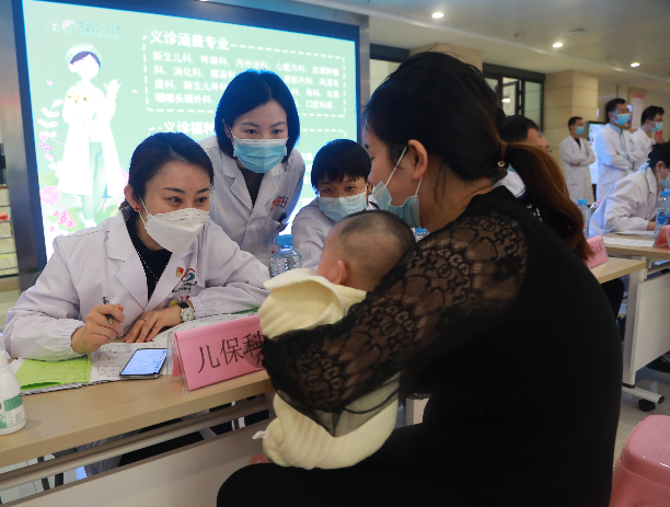 重庆医科大学附属儿童医院江西医院开展大型义诊活动