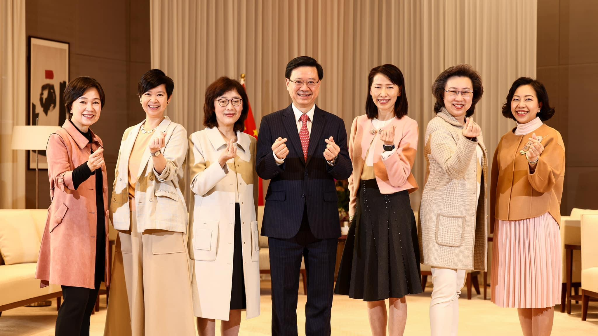 香港特首向全港女性表达节日祝福及敬意_凤凰网视频_凤凰网
