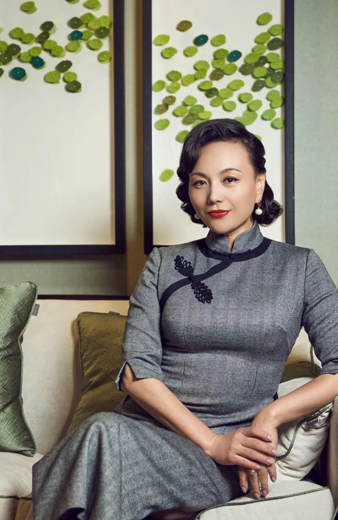 旗袍文化促进会副会长,中国十杰设计师,"一人一艺"新空间香黛宫品牌