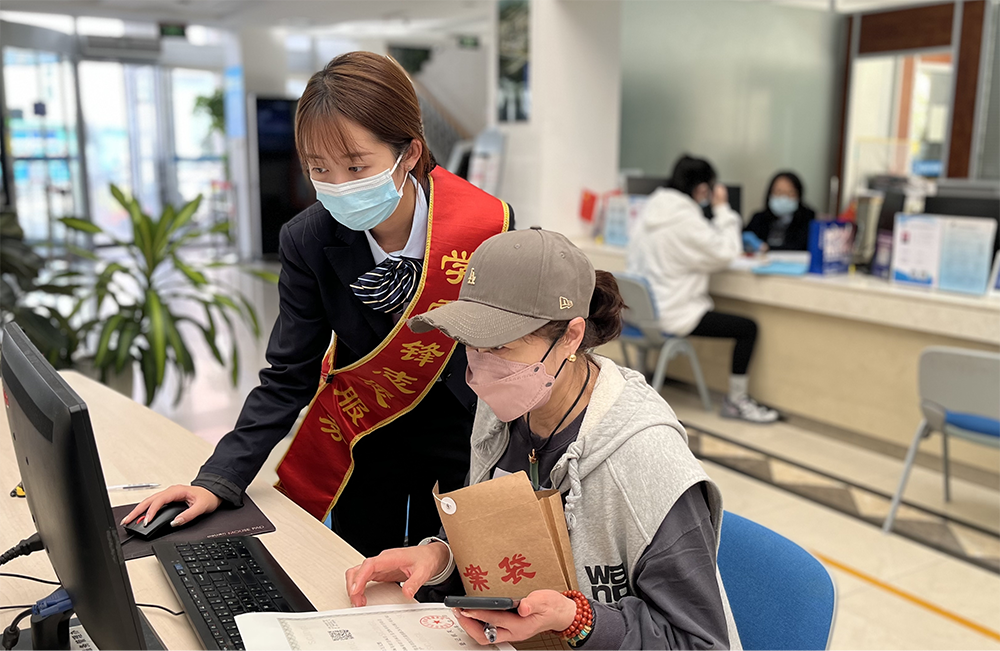 市北“政务蓝”诠释“志愿红” 共创文明典范城