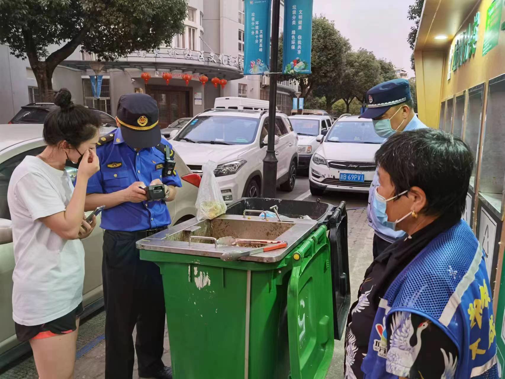 装修垃圾等不得混入生活垃圾 鄞州区将出重拳对违规行为进行治理