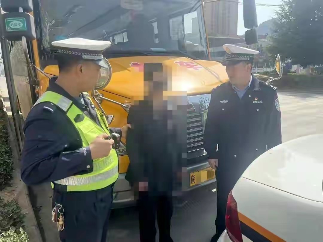 15岁少年盗窃校车“狂飙”300多公里,这下真“黄”了