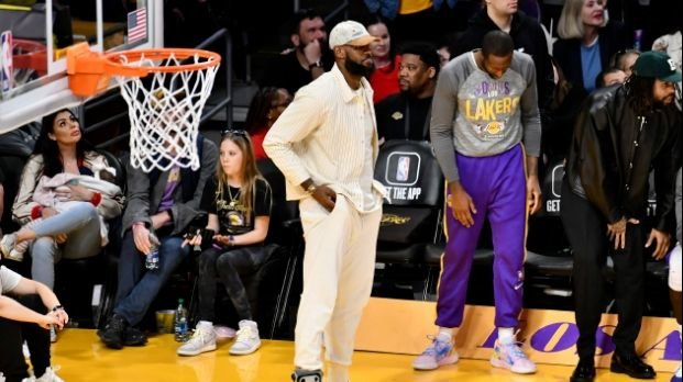 湖人送走安东尼戴维斯换来未来首轮签与年轻核心