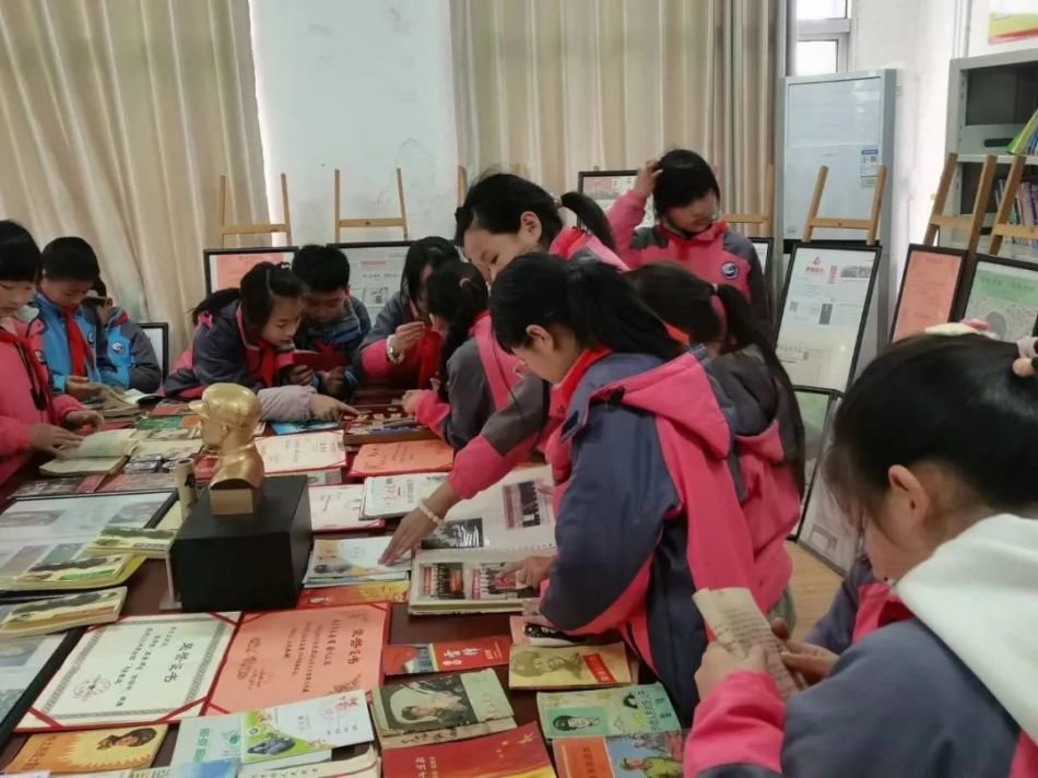 雷锋文化藏品巡回展演现场