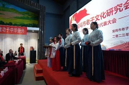 活动现场与会人员读诵元代宝鸡版《道德经》