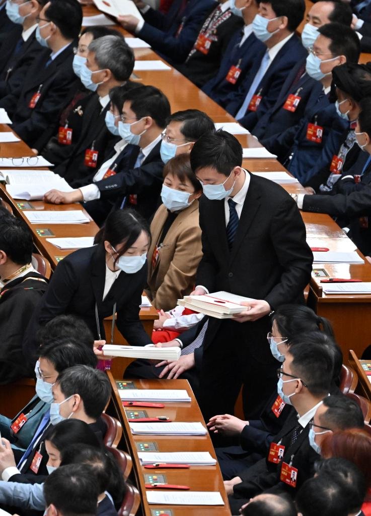现场图集:十四届全国人大一次会议举行第三次全体会议