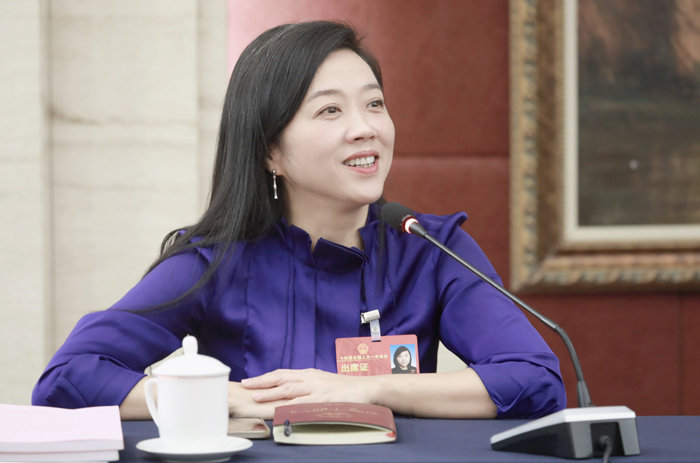 全国人大代表,景德镇陶瓷大学国际学院院长,教授,博士生导师张婧婧.