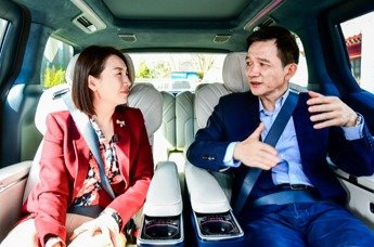 预告丨两会直通车×极氪009对话北大国发院姚洋