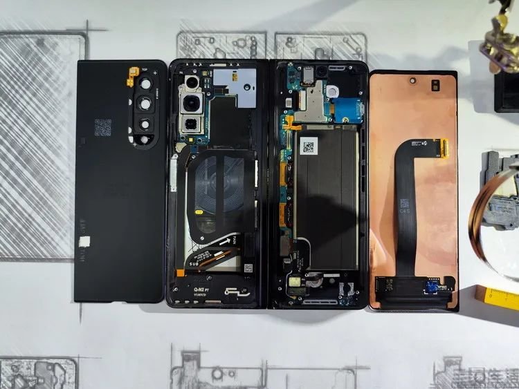 Galaxy Z Fold 4的官方拆解