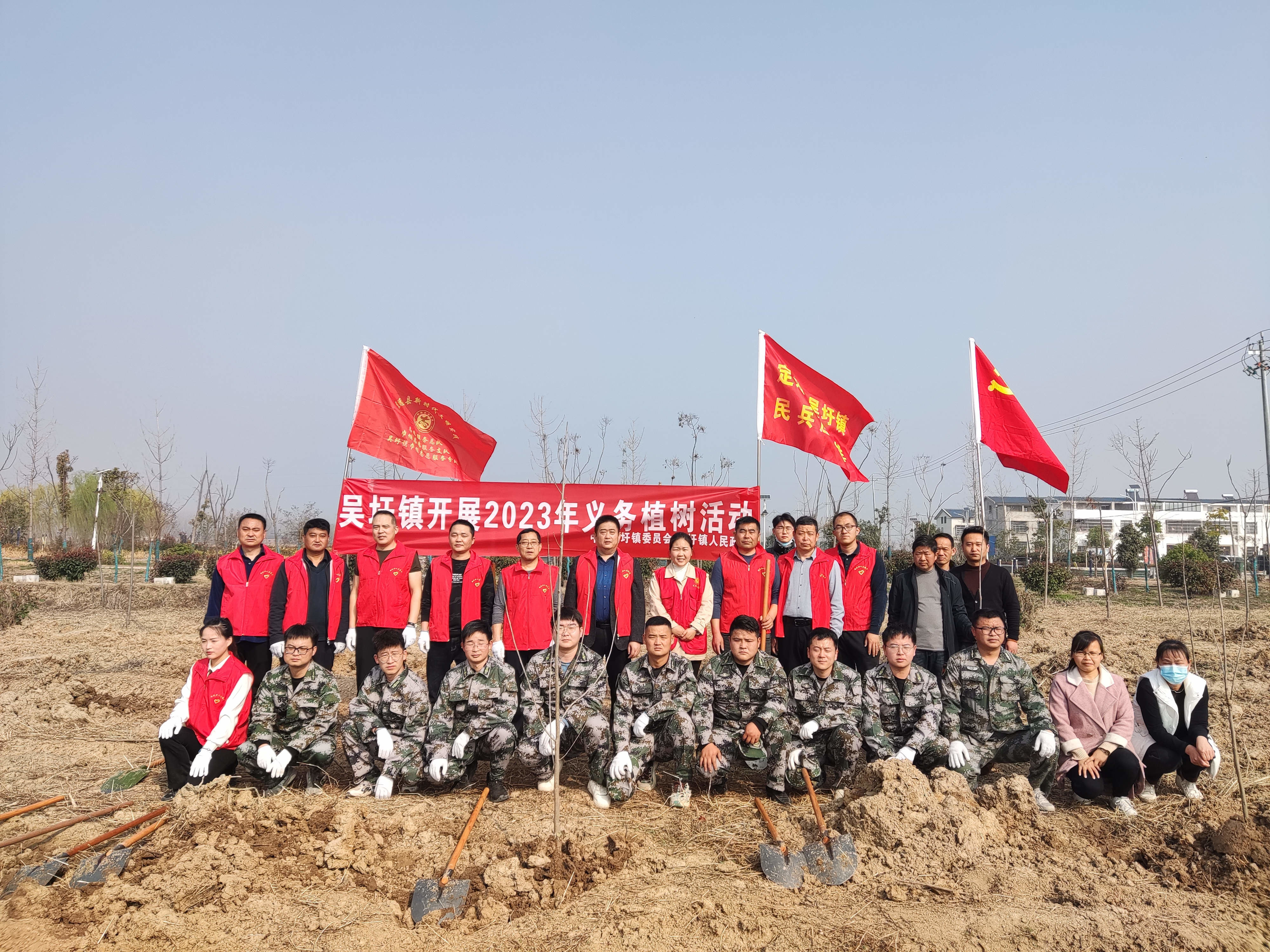 安徽定远县吴圩镇开展"阳春三月学雷锋 植树护绿我先行"春季义务植树