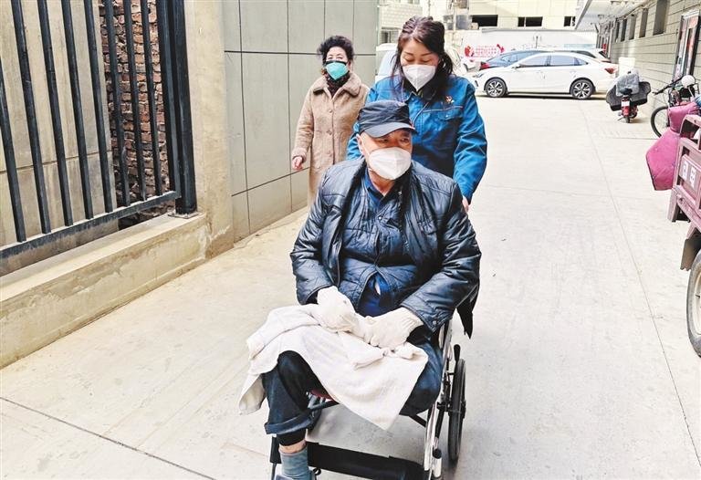 张霞云接送杨先生