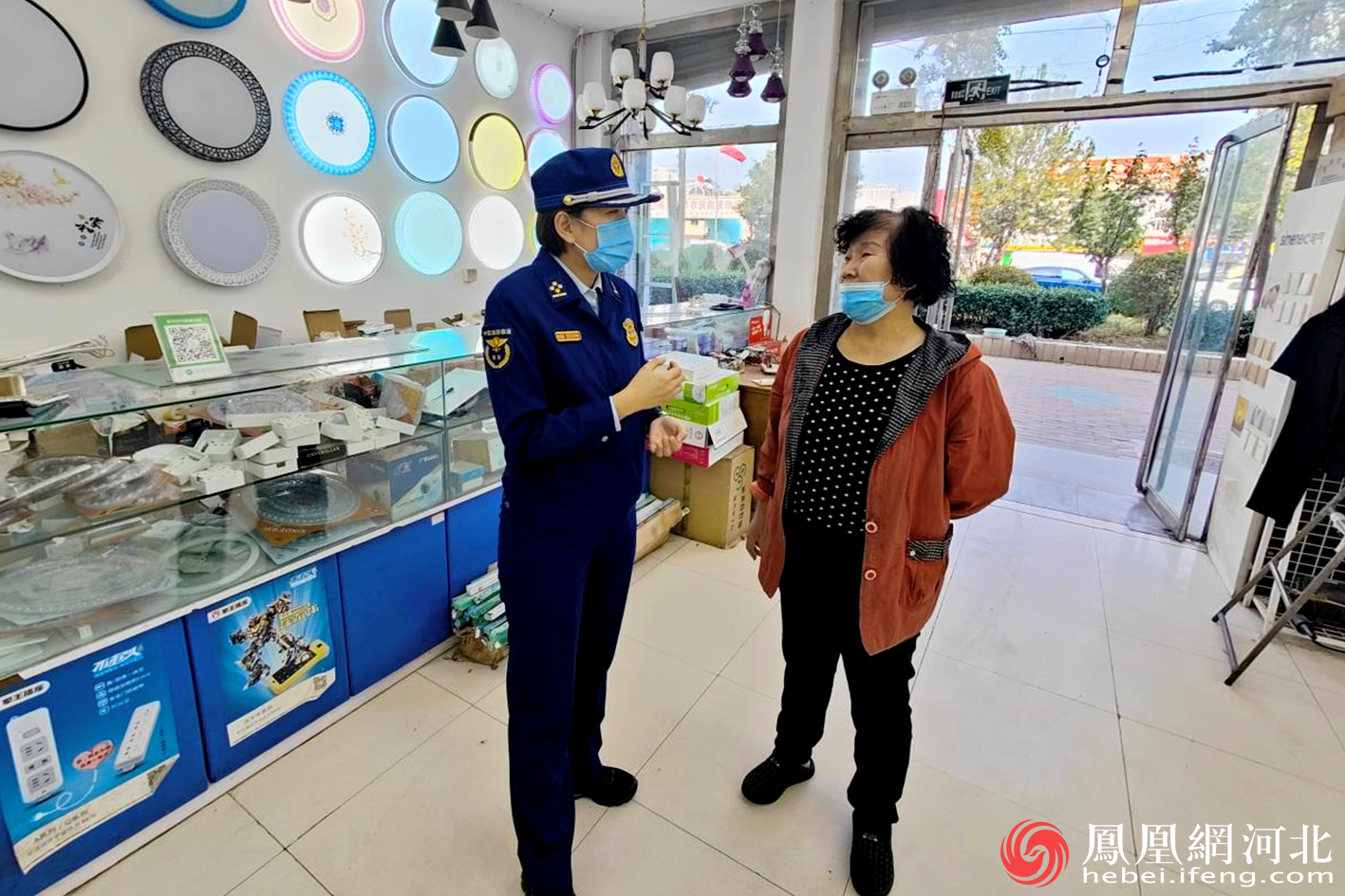 蔡克慧：绽放“火焰蓝” 撑起半边天