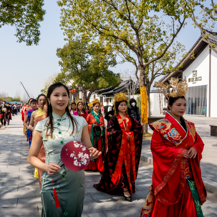 百名旗袍美人踏青象山影视城惊艳整个象山