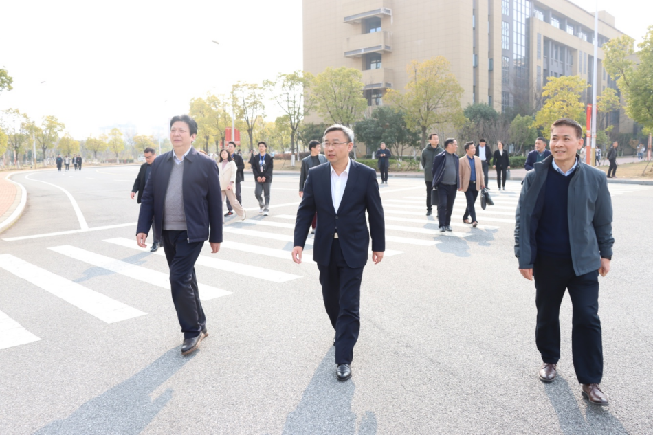 江西师范大学党委书记黄加文深入江西师范大学科技学院考察调研