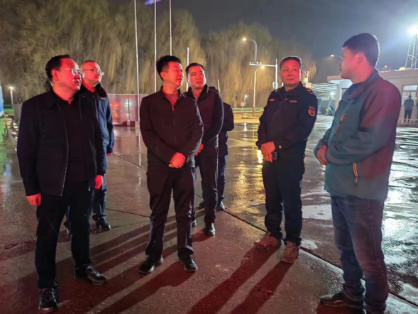 咸阳市秦都区区委常委,常务副区长黄龙 检查辖区生态环境保护工作凤凰